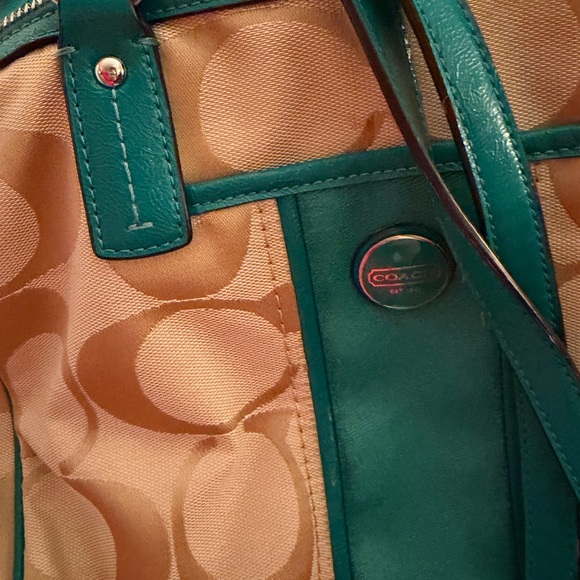 Authentic coach - Picture 2 of 3